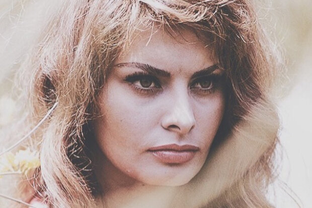 Jak novináři popsali vzhled Sophia Loren v jejím mládí: velké nohy a obrovský nos