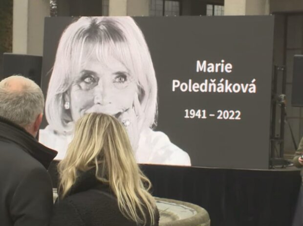 Poslední rozloučení s Marií Poledňákovou. Foto: snímek obrazovky YouTube