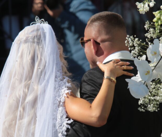 Svatba Lely Ceterové a Karlose Vémoly. Foto: snímek obrazovky extra.cz