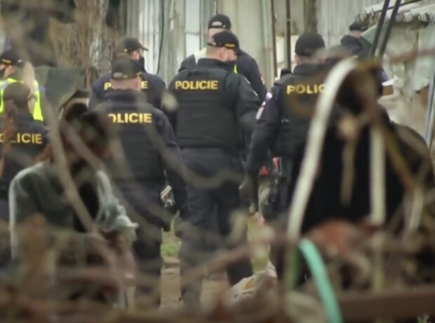 Policie. Foto: snímek obrazovky YouTube