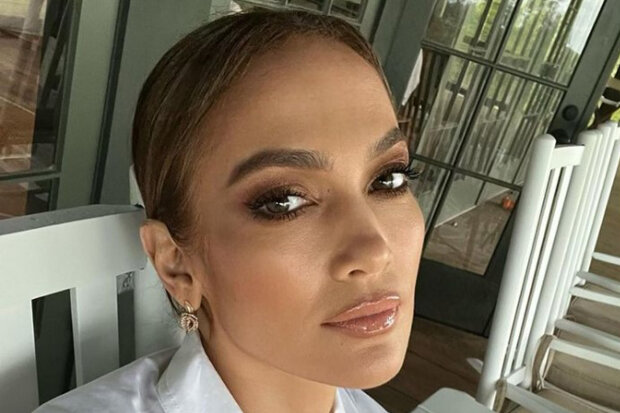 Jennifer Lopez ukázala první svatební fotku: Šaty pro zpěvačku vytvořil americký návrhář Ralph Lauren
