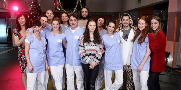 Herci seriálu Sestřičky modrý kód napsali pro zdravotníky vánoční píseň Díky vám
