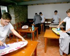 “Pohodlí v domácnosti je výzvou pro oba”: Španělská škola zavedla chlapecké předměty pro domácnost