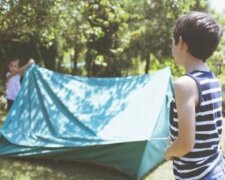 Během karantény našli dvě děti zlato v hodnotě sto tisíc dolarů