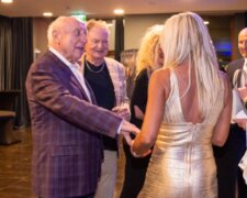 Felix Slováček a blondýnka. Foto: snímek obrazovky extra