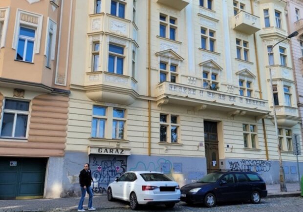 Slavná garáž. Foto: snímek obrazovky zivotvcesku.cz