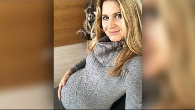 Těhotná Lucie Šafářová dělá radost svému partnerovi Tomášovi Plekanci vánoční atmosférou, kterou pro něj vyčarovává. Tomáš je konečně šťastný