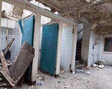 Opuštěná toaleta upoutala pozornost, žena ji koupila a vlastníma rukama předělala na dokonalý dům