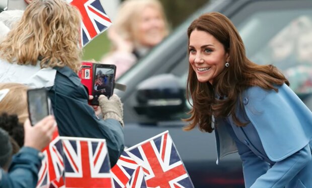 Jak se obléká Kate Middleton: pět oblíbených prvků šatníku princezny z Walesu