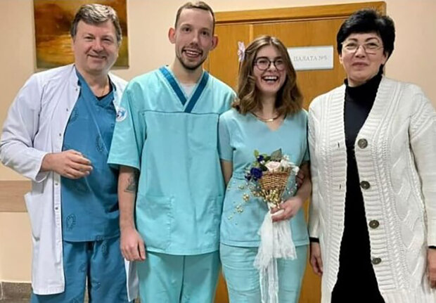 Zamilovaní lékaři se vzali v metropolitní nemocnici: Proč se milenci tak rozhodli
