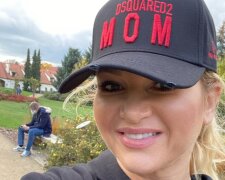 Babišovi vyrazili na rodinný výlet s mazlíčky: „Táta je pořád na mobilu“