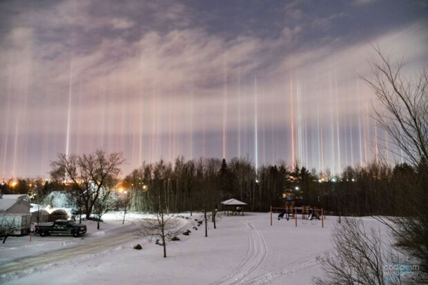 V Kanadě  byly zaznamenány krásné sloupy světla, které dasahují nebe