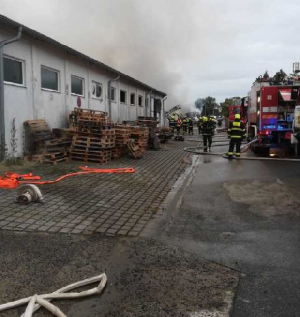 Požár v pražských Letňanech. Foto: snímek obrazovky extra.cz