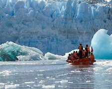 V chilských horách se zřítil obří ledovec: okamžik zachytilo video