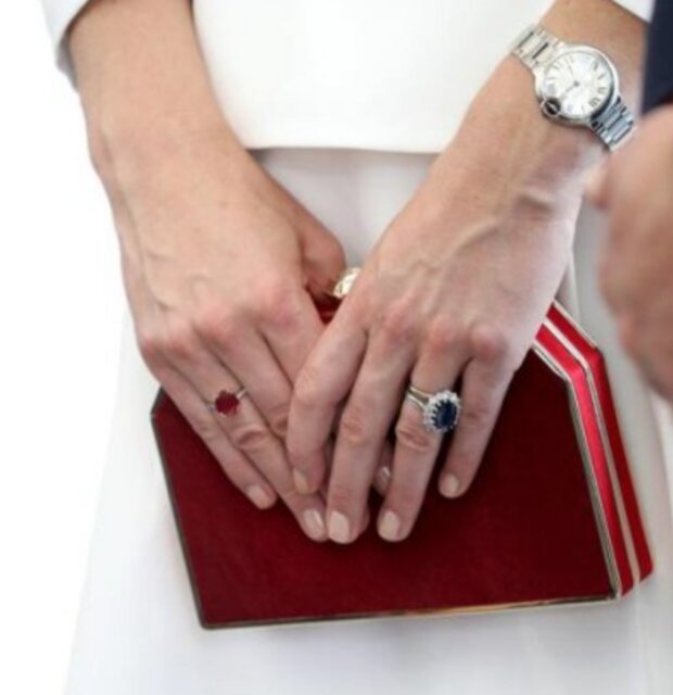 Manikúra Kate Middleton. Foto: snímek obrazovky clutch.net.ua