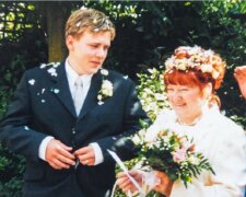 Před osmnácti lety si sedmnáctiletý mladík vzal jednapadesátiletou ženu. Víme, jak žijí dnes