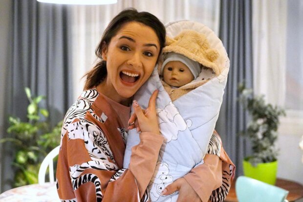 Eva Burešová se svým seriálovým miminkem. Foto: Snímek obrazovky super.cz