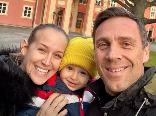 "Konečně nám na Lipně vyšlo počasí": Roman Vojtek si vyrazil užívat poslední sníh a vyvezl rodinu na Lipno. Jak si to tam užili
