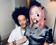 „Vzácné záběry“: Madonna sdílela společnou fotografii se všemi 6 dětmi a představila jim nového přítele