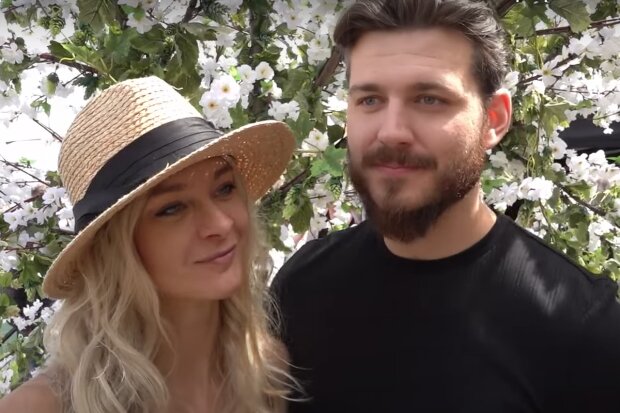 Bára Mottlová s partnerem. Foto: Snímek obrazovky YouTube