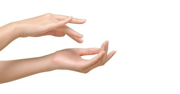 Malé ruce jsou známkou štědrosti: co říká velikost ruky o člověku