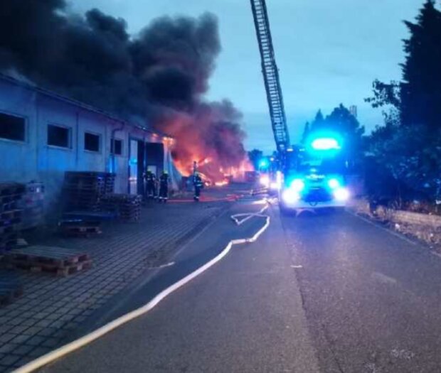 Požár v pražských Letňanech. Foto: snímek obrazovky extra.cz