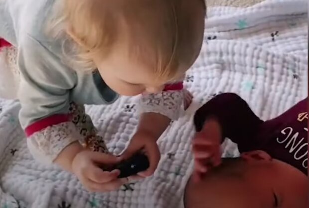 Dítě. Foto: snímek obrazovky YouTube