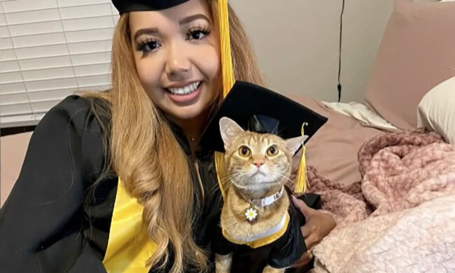 "Nevynechala ani jednu lekci": Jak kočka získala vysokoškolské vzdělání spolu se svou majitelkou