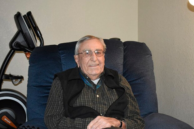"Myslíme si, že tajemstvím jeho dlouhověkosti je, že neustále pracoval": 102-letý muž řekl, co dělal během Velké hospodářské krize