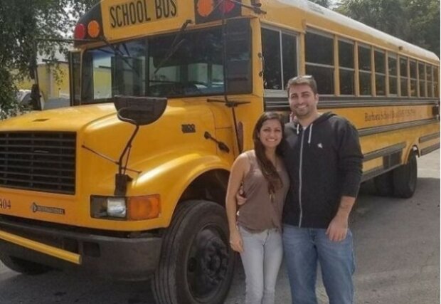 Pár proměnil seniorský školní autobus v dům snů