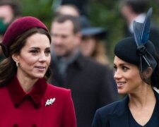 Meghan Markleová se bude muset Kate Middletonové při jejich setkání klanět