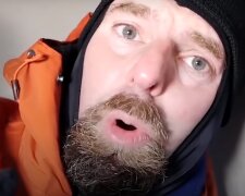 Veterinář strávil noc v boudě pro psy, aby zjistil, jak se psi, kteří nechaní na ulici, cítí v zimě