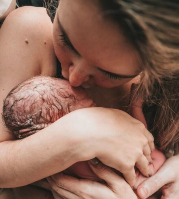 Matka a dítě. Foto: snímek obrazovky laykni.com