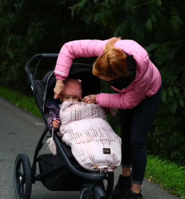 Gabriela Soukalová s dcerou. Foto: snímek obrazovky blesk.cz