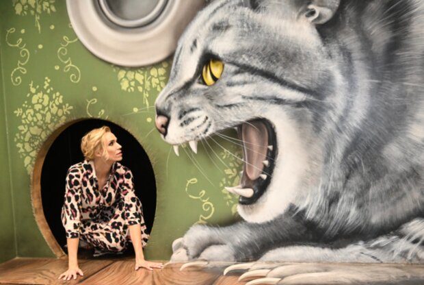 Hana Reinders Mašlíková v Muzeu fantastických iluzí. Foto: Snímek obrazovky extra.cz