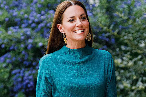 Smaragdově zelené šaty a lodičky: proč Kate Middleton navštívila Muzeum designu v Londýně