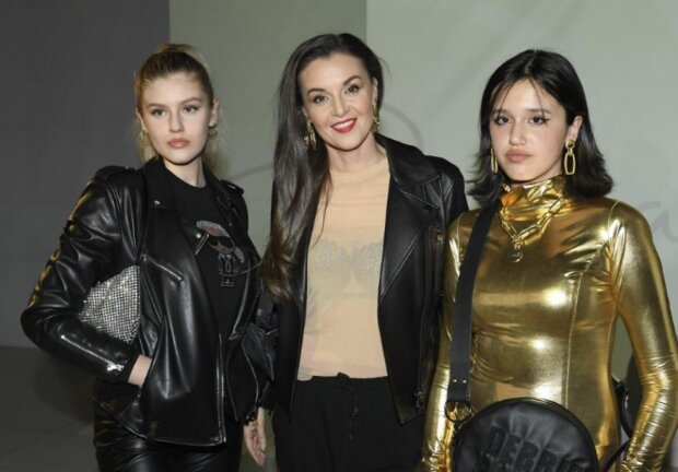 Iva Kubelková a dcerami Natálii a Karolínou. Foto: snímek obrazovky super.cz