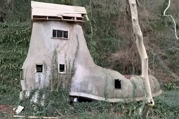 Domek v podobě botičky byl nalezen v lese: Kdo mohl žít v tomto domě
