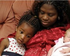 Dcera - blondýna s modrýma očima narodila se v černošském páru