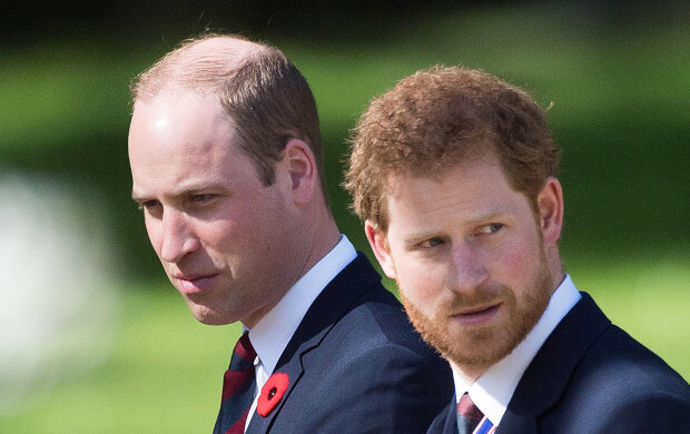 Proč děti prince Williama a prince Harryho nosí různá příjmení: neobešlo se bez královny
