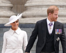 "Teď záleží na jejich chování": proč by Meghan Markle a princ Harry mohli být navždy odříznuti od královské rodiny