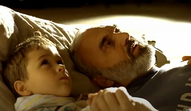 Zdeněk Svěrák ve filmu Kolja. Foto: Snímek obrazovky YouTube