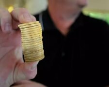 V Británii našel pár pod podlahou v kuchyni poklad v hodnotě 290 tisíc dolarů: "Reportáž z místa činu"