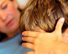 Žena navrhla svému manželovi, aby zabral syna, kterého jeho milenka porodila a opustila