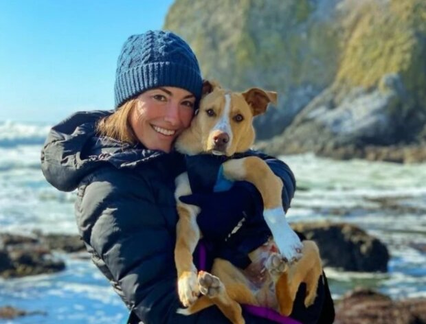 Holka a pes. Foto: snímek obrazovky Instagram