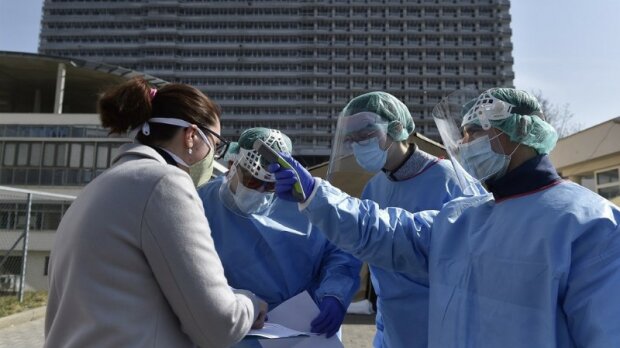 Fakultní nemocnice Brno zahájila samostatné vyplácení lékařů, kteří pracují na "první linie"