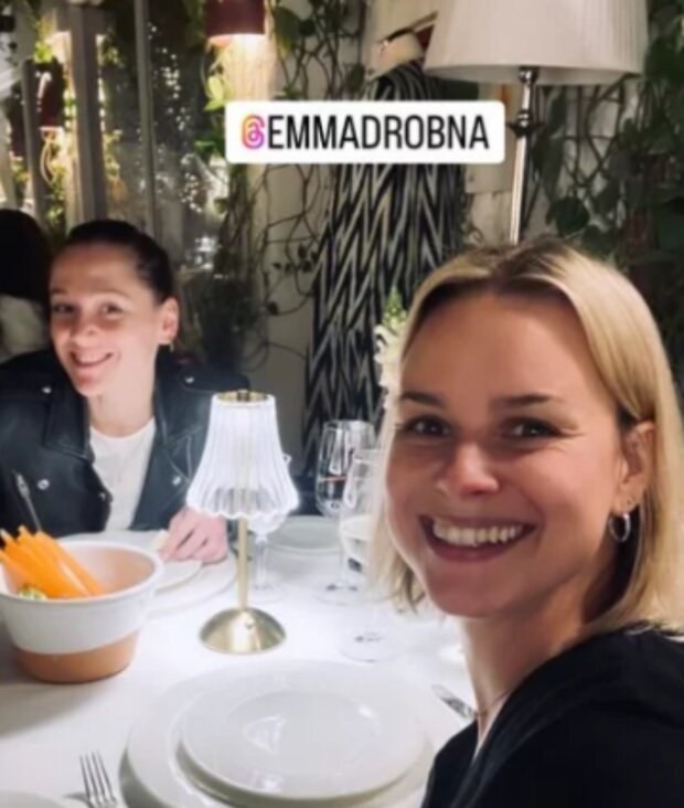 Patricie Pagáčová se setkala na letišti hned s několika kolegy. Foto: snímek obrazovky Instagram