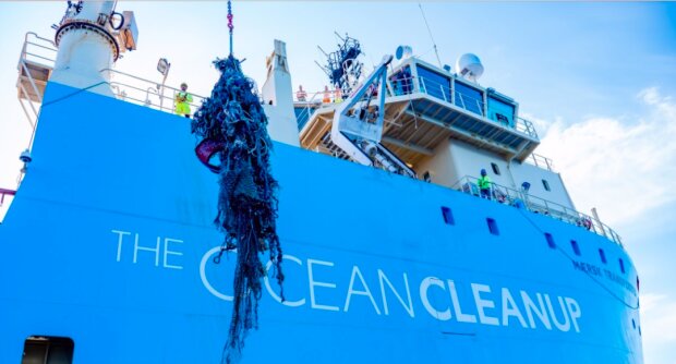 Podívejte se, jak Ocean Cleanup vykládá svou první dávku plastových odpadů na břeh