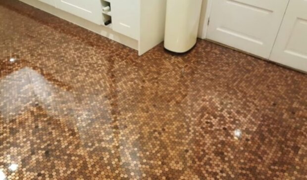 Neobvyklá podlaha. Foto: snímek obrazovky laykni.com