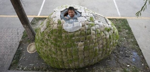 Šetrní Číňan postavil dům vejce, aby si nemusel nepronajímat byt